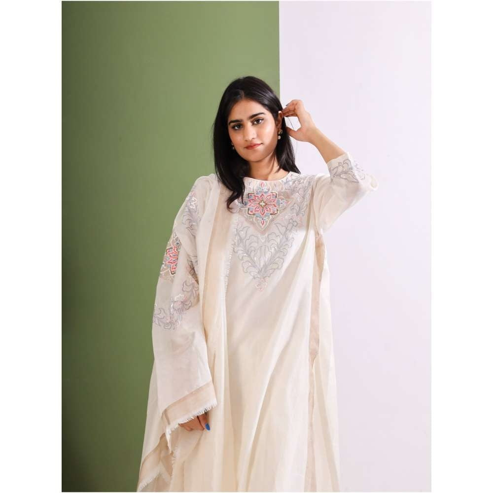 Neelu Sethi Chanderi Embroidered Back Pleating Kurta And Pant with Dupatta (Set of 3)