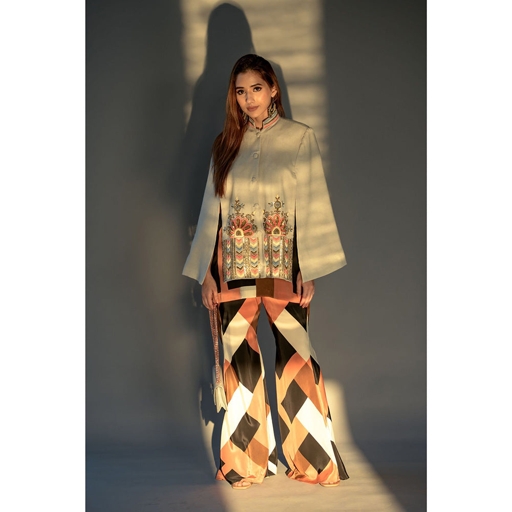 NEIZA Grey cape with peach and blue embroidery