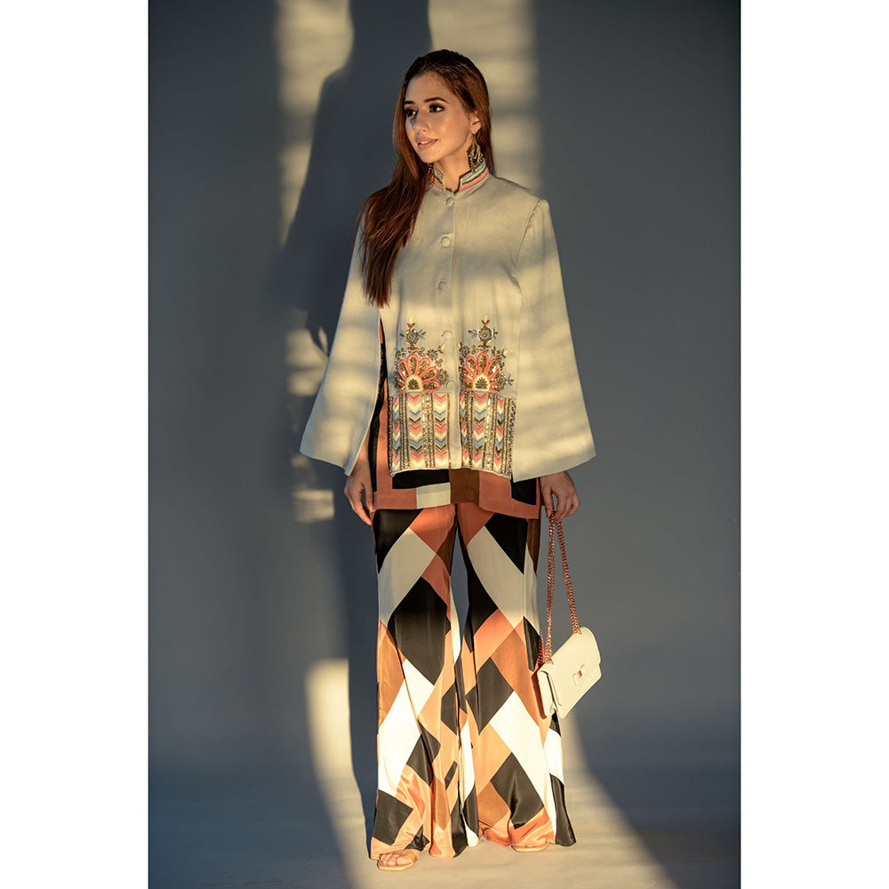 NEIZA Grey cape with peach and blue embroidery
