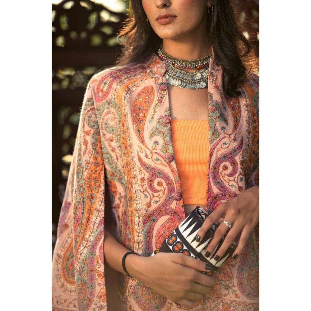 NEIZA Classic Peach Paisley Cape