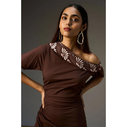nona Brown Lehr Drop Shoulder Short Dress