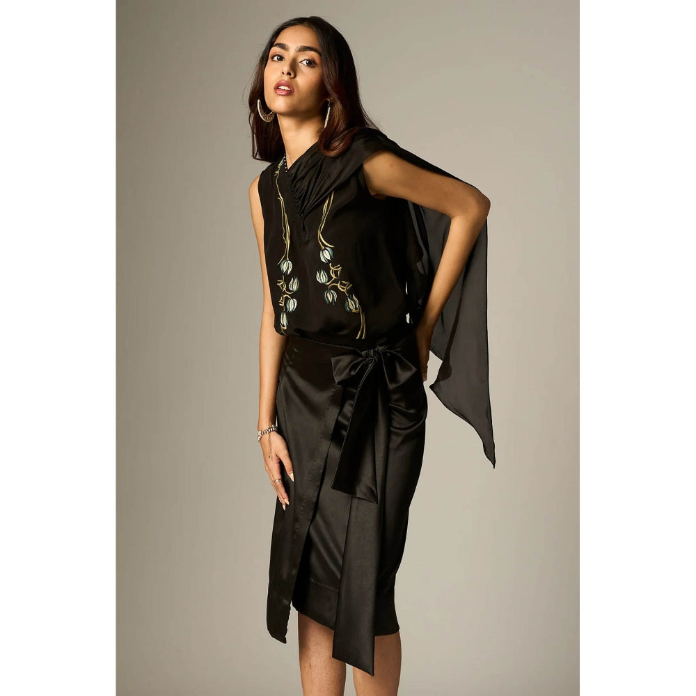 nona Black Lehr Scarf Top