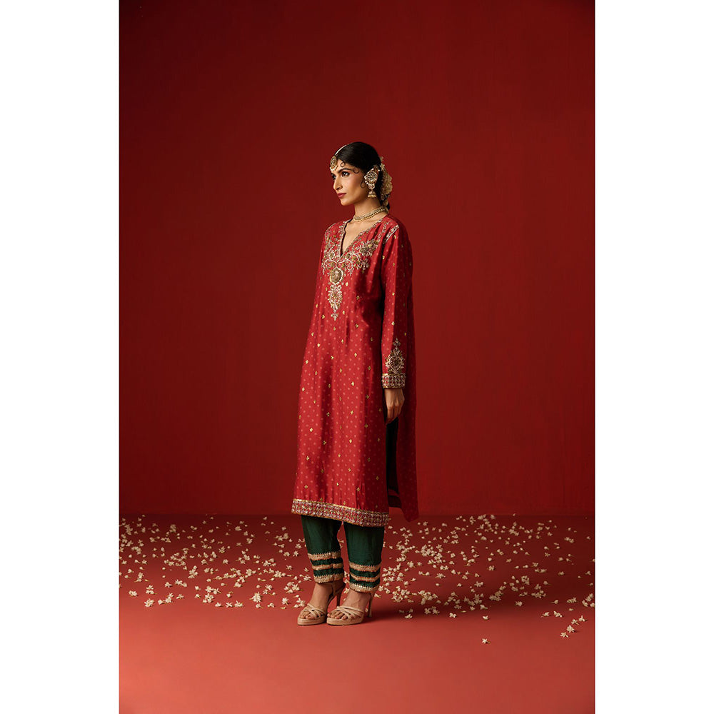 OHH CROW Maroon Embroidered Chanderi Kurta with Pant and Dupatta (Set of 3)