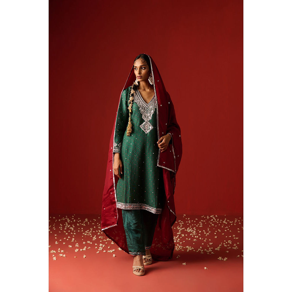 OHH CROW Green Embroidered Chanderi Kurta with Pant and Dupatta (Set of 3)