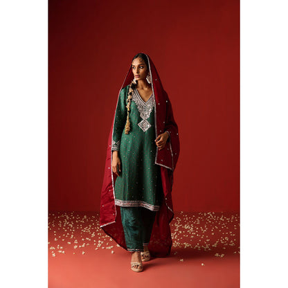 OHH CROW Green Embroidered Chanderi Kurta with Pant and Dupatta (Set of 3)