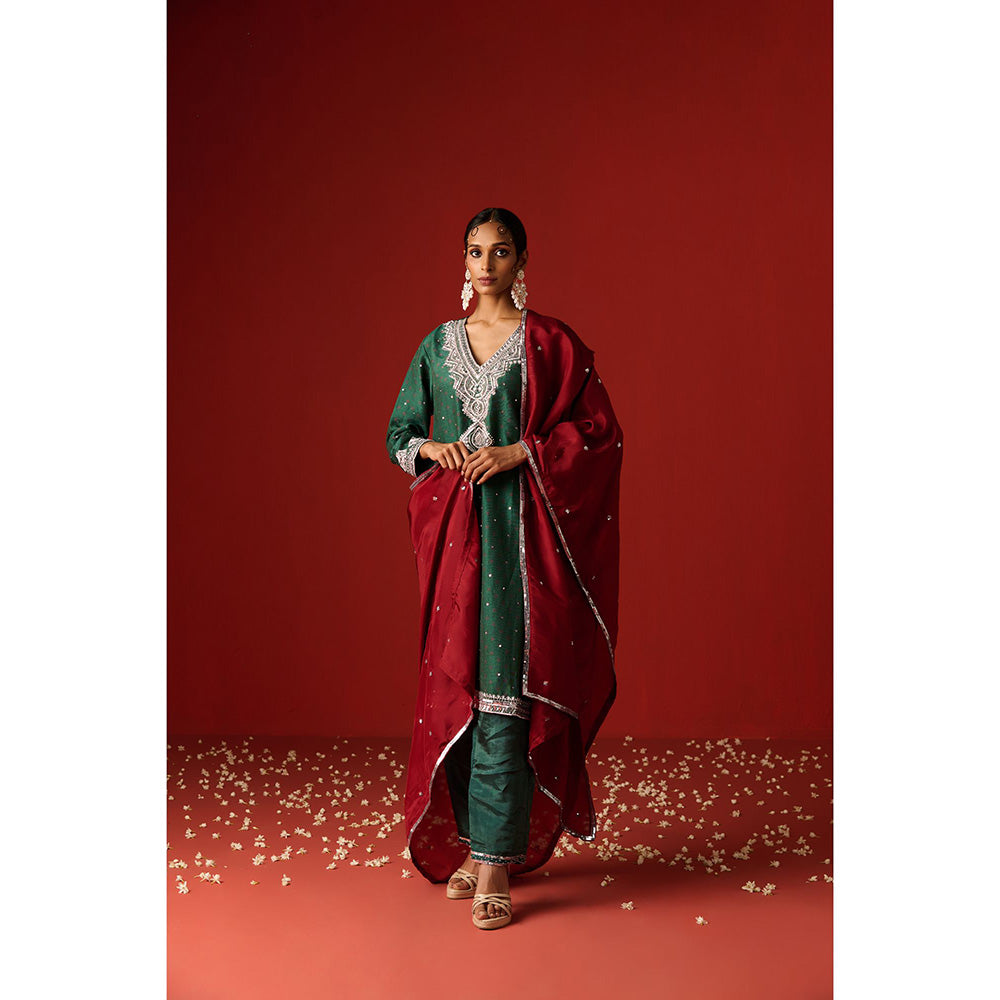 OHH CROW Green Embroidered Chanderi Kurta with Pant and Dupatta (Set of 3)