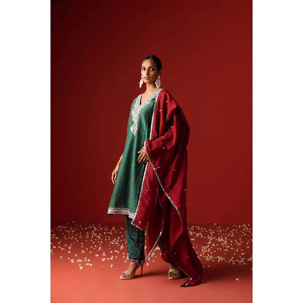 OHH CROW Green Embroidered Chanderi Kurta with Pant and Dupatta (Set of 3)