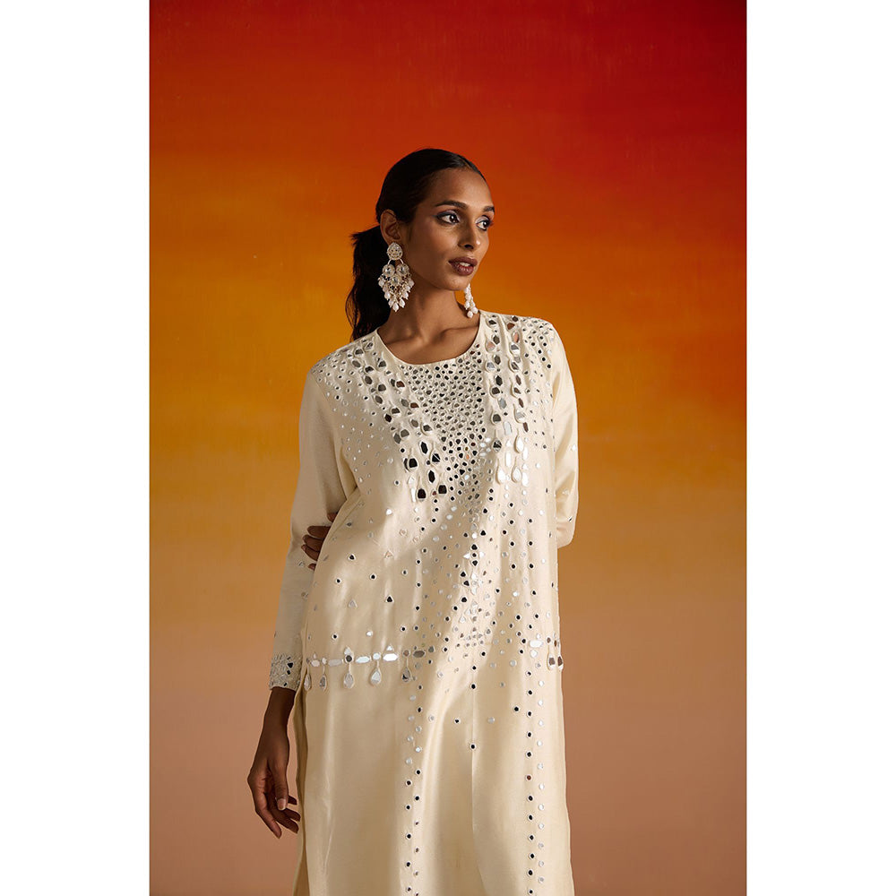 OHH CROW Ivory Embroidered Raw Silk Kurta with Pant and Dupatta (Set of 3)