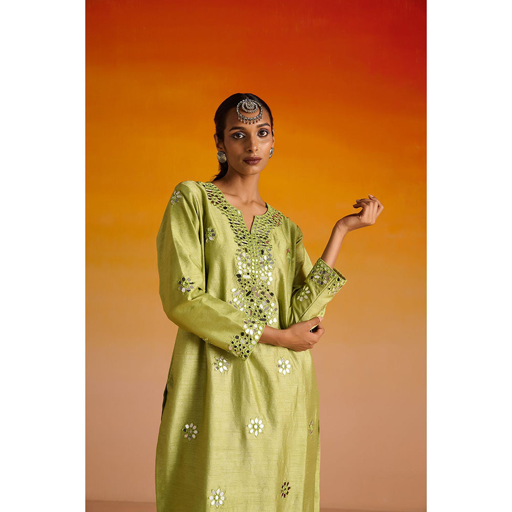 OHH CROW Green Embroidered Raw Silk Kurta with Pant and Dupatta (Set of 3)