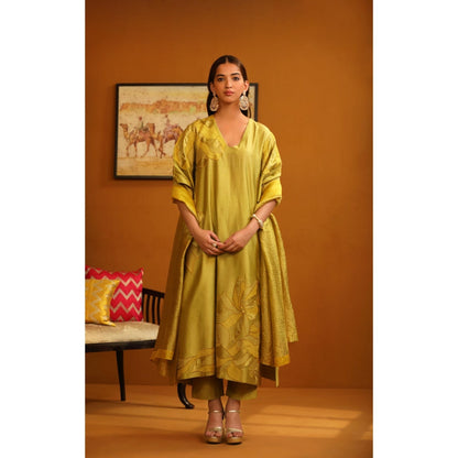 Omana by Ranjana Bothra Green Jasmine Applique Kurta with Pant and Dupatta (Set of 3)