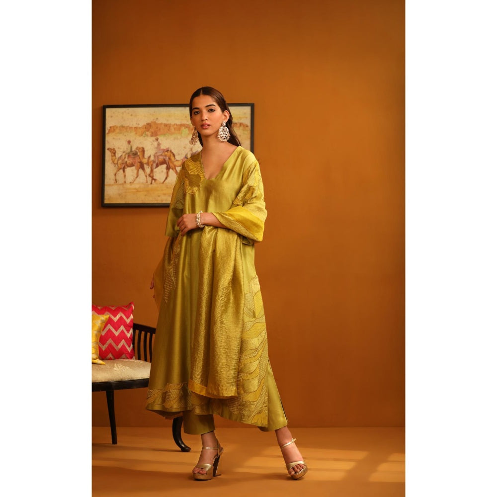 Omana by Ranjana Bothra Green Jasmine Applique Kurta with Pant and Dupatta (Set of 3)