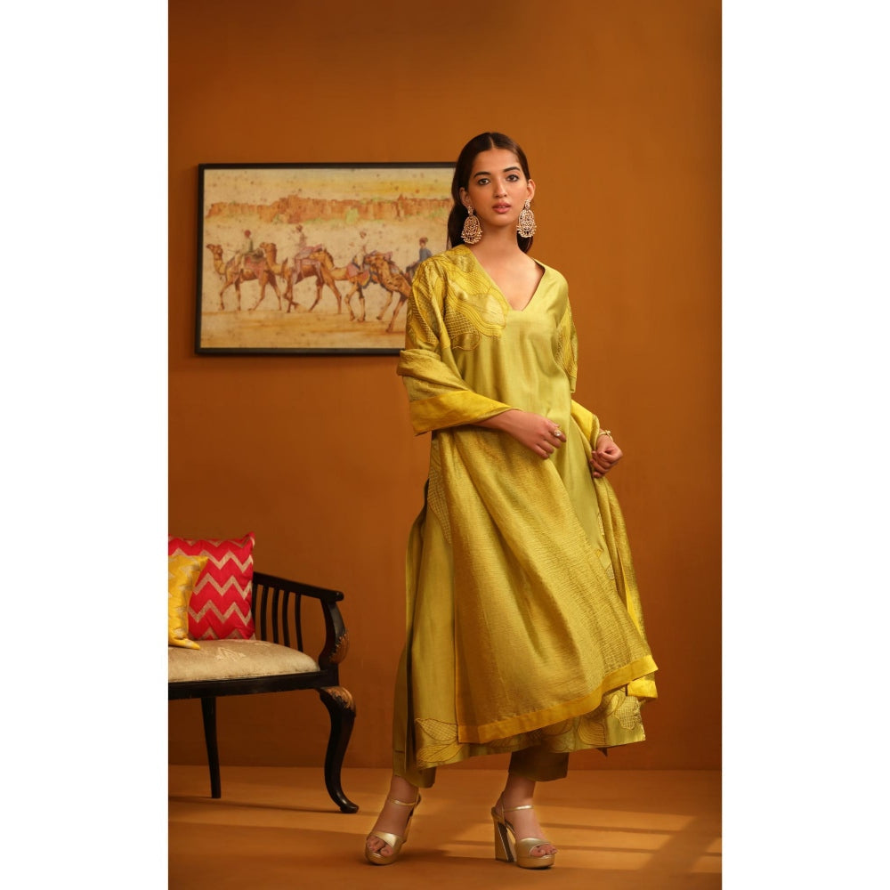 Omana by Ranjana Bothra Green Jasmine Applique Kurta with Pant and Dupatta (Set of 3)