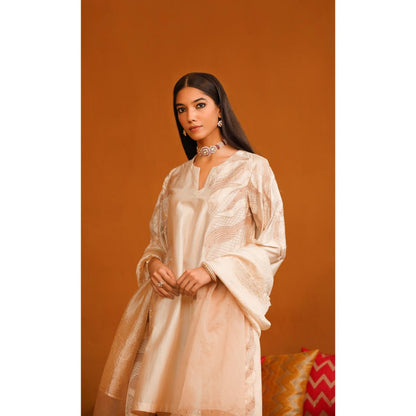 Omana by Ranjana Bothra Ivory Huma Applique Kurta with Pant and Dupatta (Set of 3)