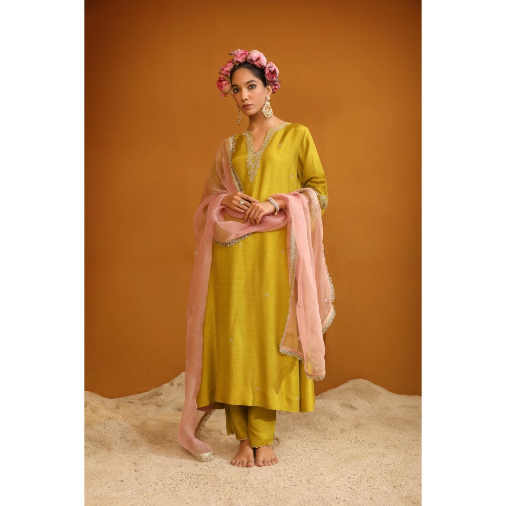 Omana by Ranjana Bothra Green Shehnaz Kurta with Pant and Dupatta (Set of 3)
