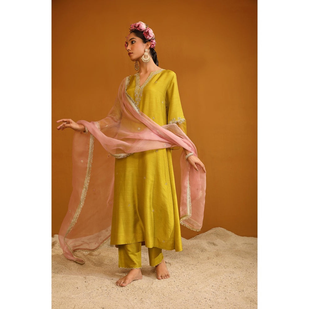 Omana by Ranjana Bothra Green Shehnaz Kurta with Pant and Dupatta (Set of 3)