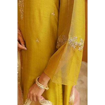 Omana by Ranjana Bothra Green Shehnaz Kurta with Pant and Dupatta (Set of 3)