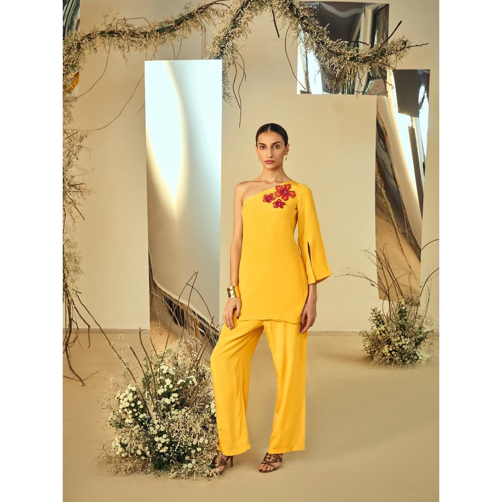 ORIGANI Yellow Floral Daffodil Co-Ord (Set of 2)