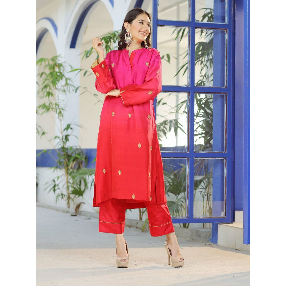 Pairaahan Esraa Double Shade Embroidered Kurta (Set of 2)