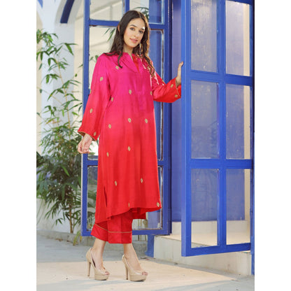 Pairaahan Esraa Double Shade Embroidered Kurta (Set of 2)