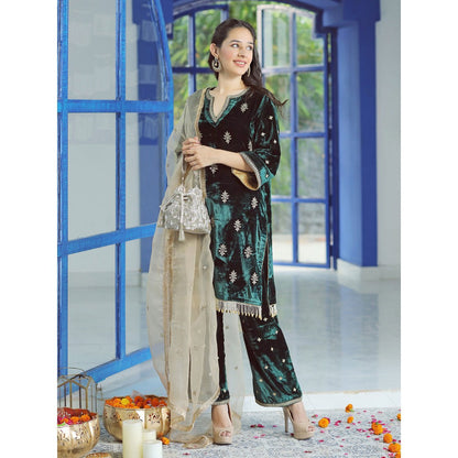 Pairaahan Naaz Velvet Embroidered Kurta (Set of 3)