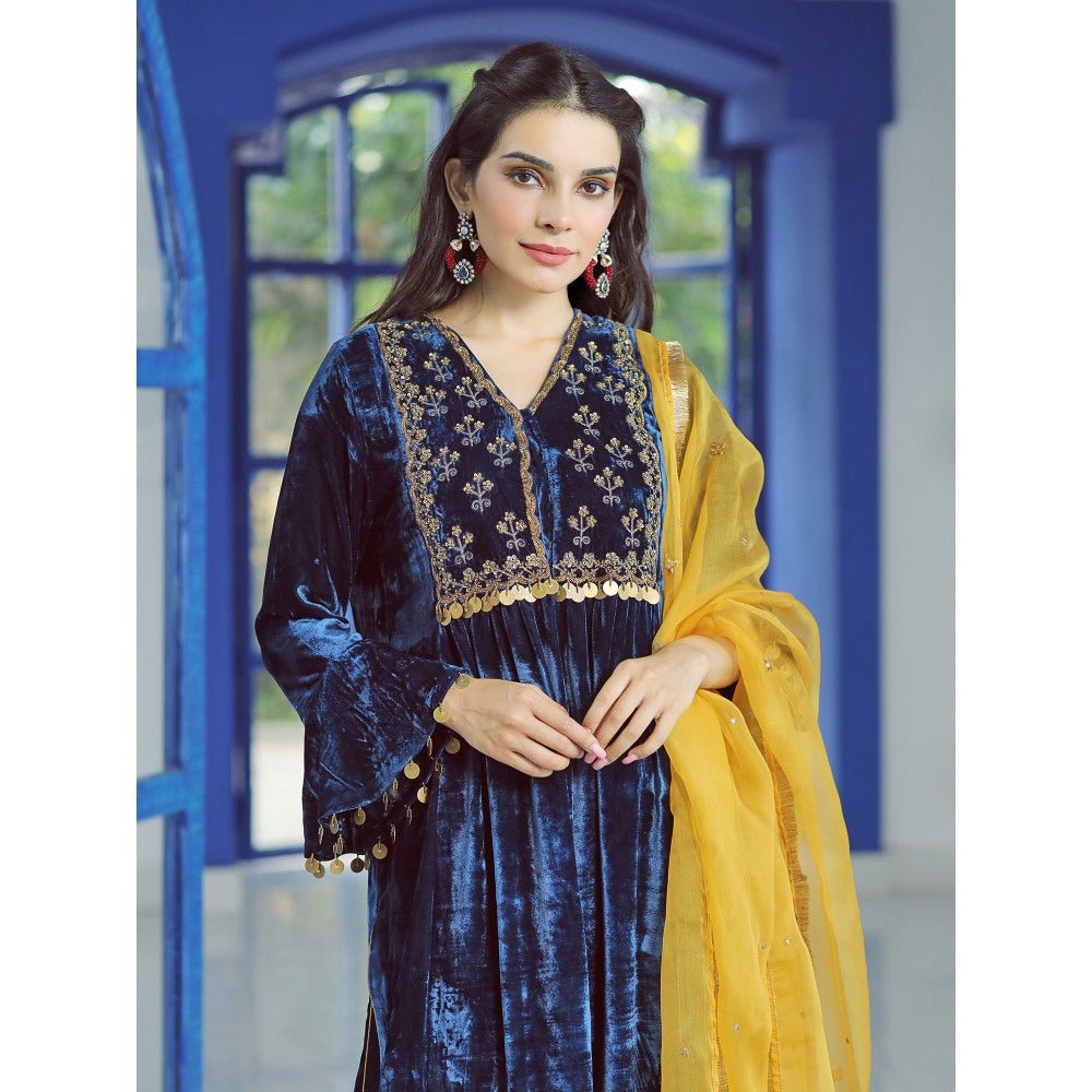 Pairaahan Falak Velvet Embroidered Kurta (Set of 3)