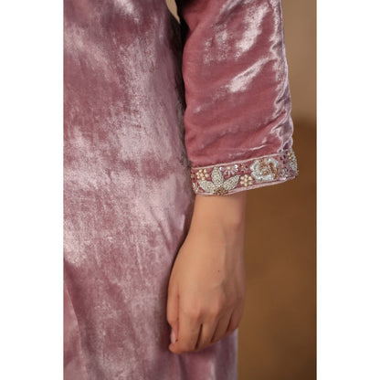 Palak Khandelwal Pink Velvet Kurta Paired with Pants and Dupatta (Set of 3)