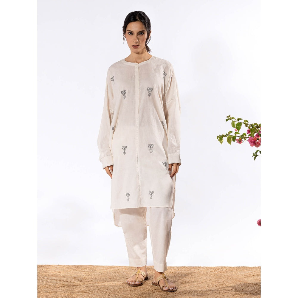 PANTS AND PAJAMAS Off White Chikan Cotton Kurta