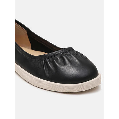 PAZZION Women's Black Tammy Ruched Round-Toe Ballerina