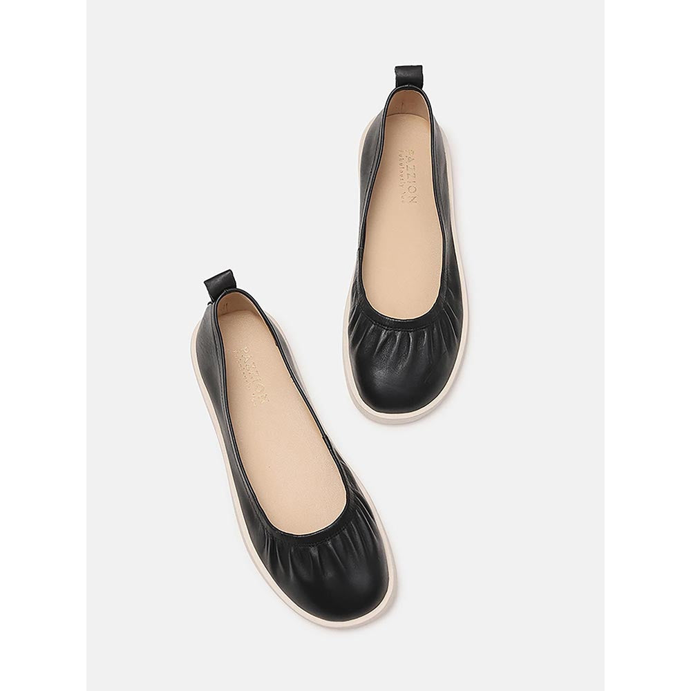 PAZZION Women's Black Tammy Ruched Round-Toe Ballerina