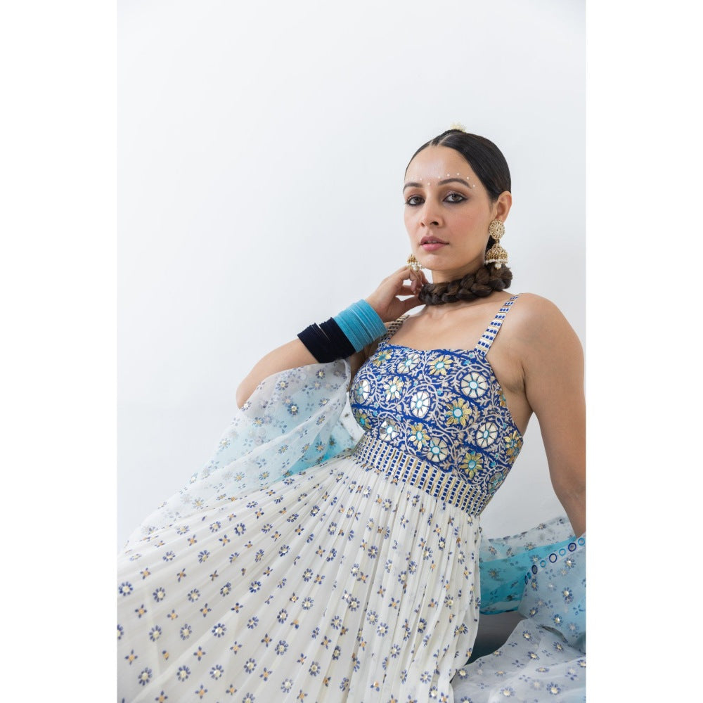POOJA RAJGARHIA GUPTA Raatraani Anarkali Kurta with Dupatta (Set of 2)