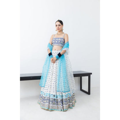 POOJA RAJGARHIA GUPTA Raatraani Lehenga with Blouse and Dupatta (Set of 3)