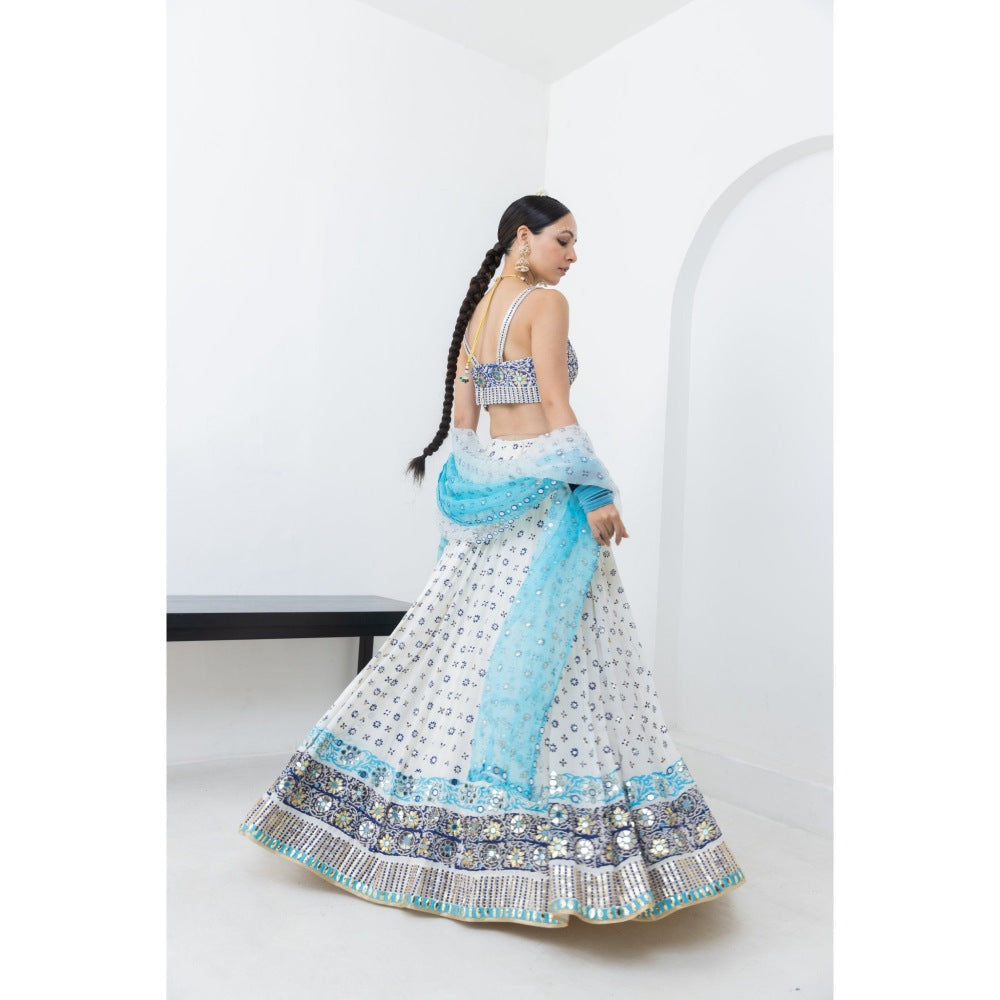POOJA RAJGARHIA GUPTA Raatraani Lehenga with Blouse and Dupatta (Set of 3)