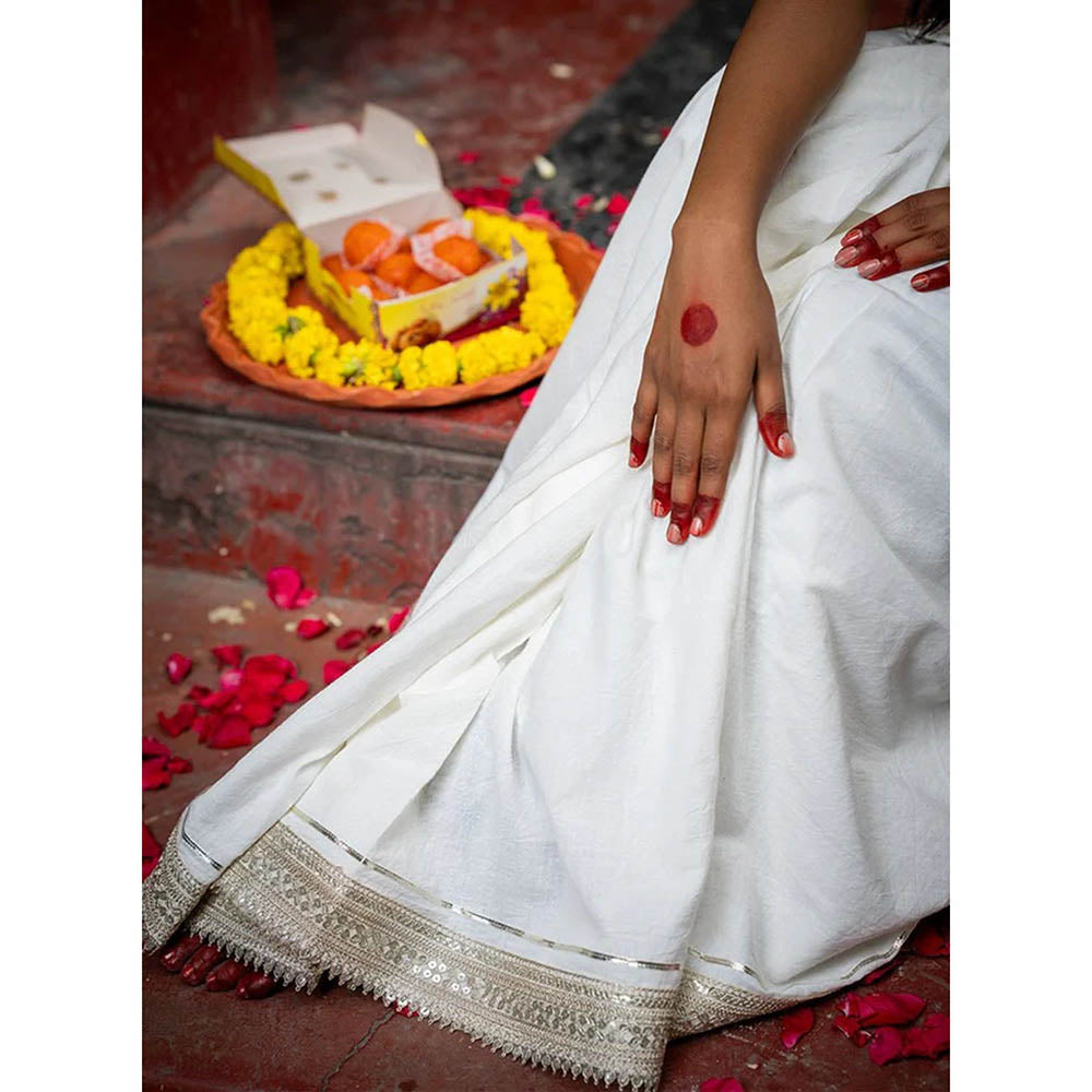 PRATHAA White Saundh Saree with Unstitched Blouse