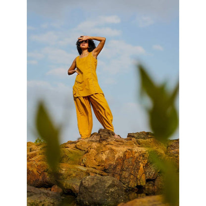 PRATHAA Women Yellow Cotton Solid Kurti with Pant