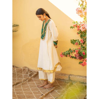 PRIYANKA RAAJIV Zoran - Ivory Upcycled Patchwork Kurta (Set of 2)