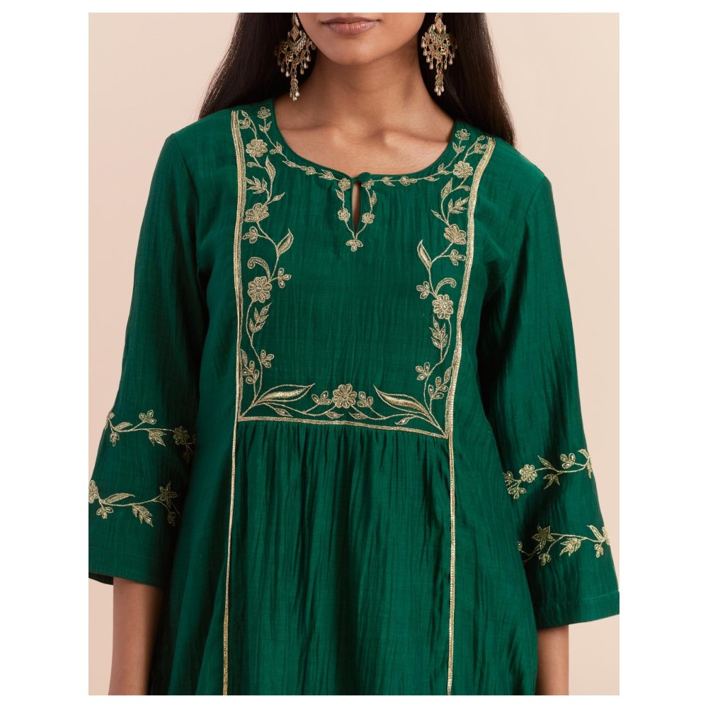 Priya Chaudhary Green Embroidered Kurta with Pant (Set of 2)