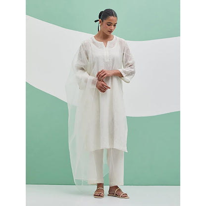 Priya Chaudhary White Chanderi Organza Kurta With Pant And Dupatta