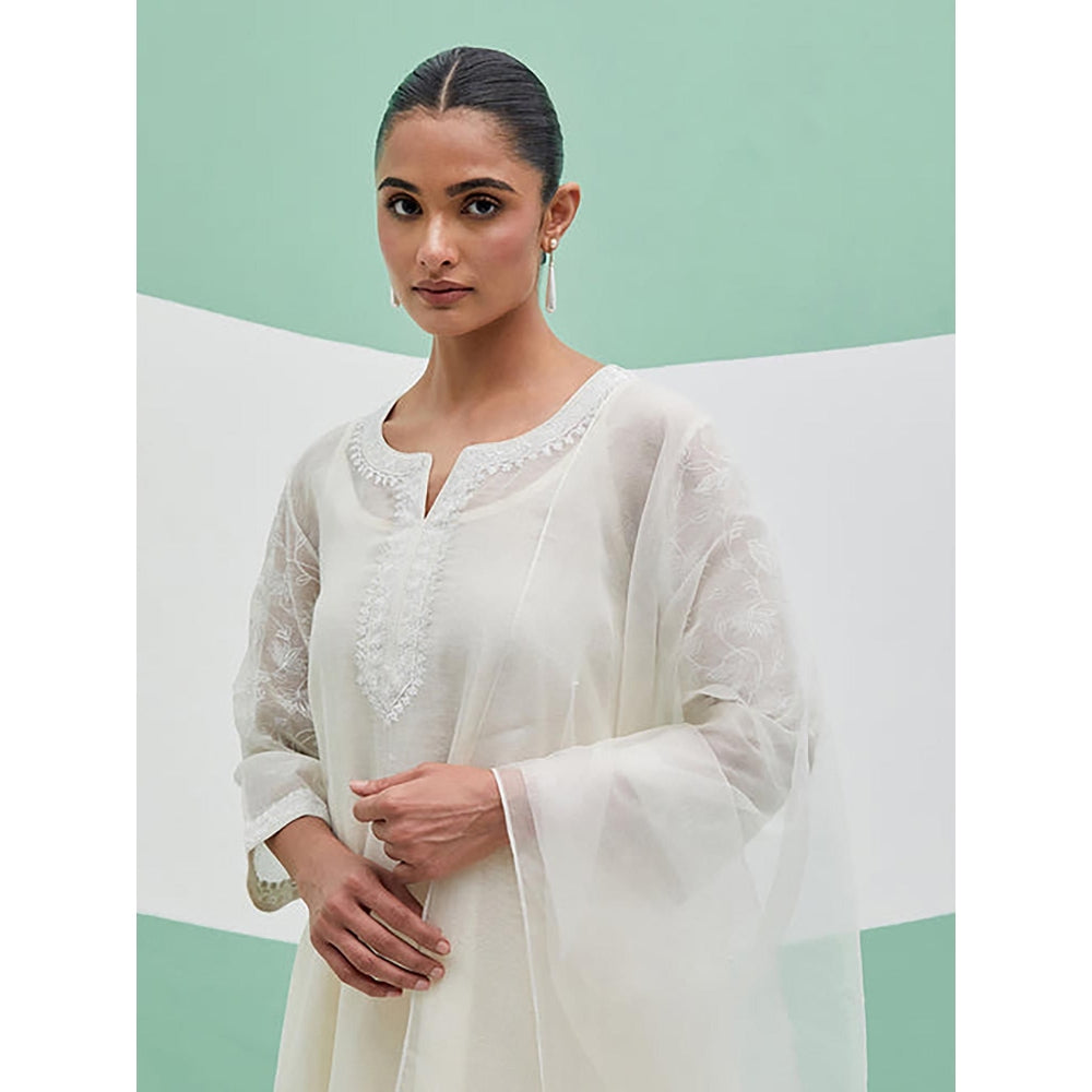 Priya Chaudhary White Chanderi Organza Kurta With Pant And Dupatta