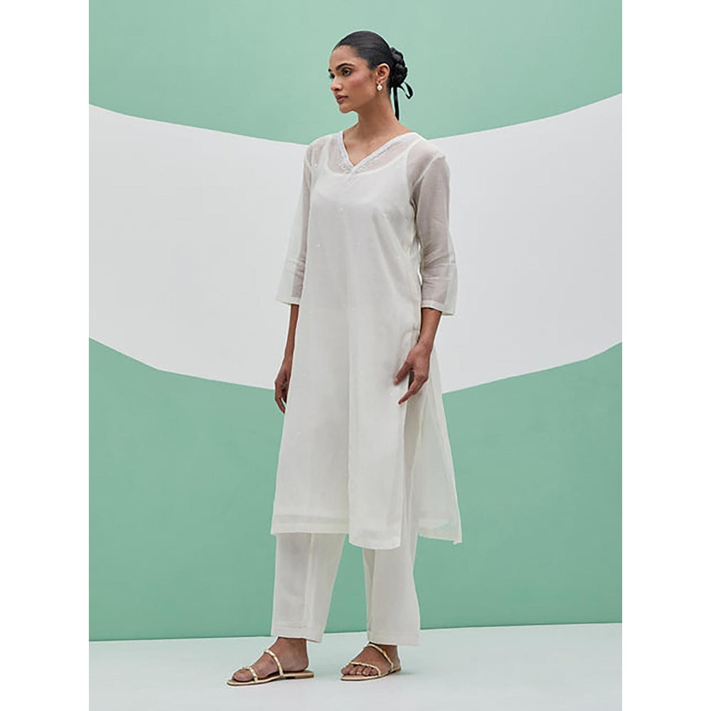 Priya Chaudhary White Chanderi Organza Kurta With Pant And Dupatta