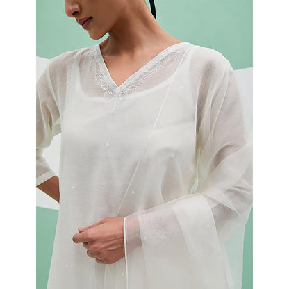 Priya Chaudhary White Chanderi Organza Kurta With Pant And Dupatta