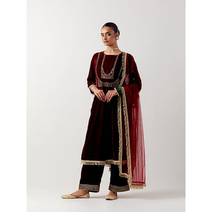 Priya Chaudhary Red Silk Velvet Kurta With Pant And Net Dupatta
