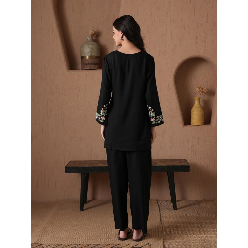 Qazmi Kashmiri Aari Work Viscose Rayon V-Neck Full Sleeves CoOrd Set