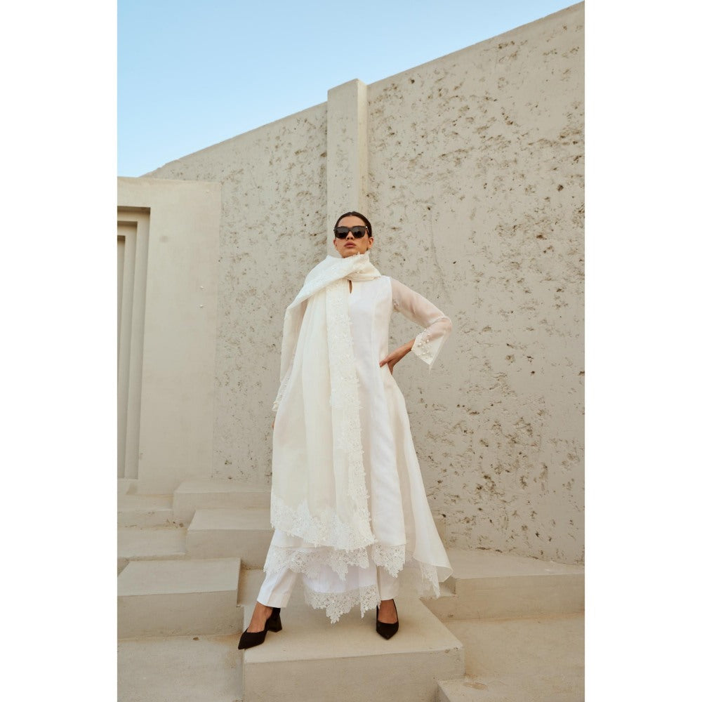 RENASCI White Mira Kurta with Pant and Dupatta (Set of 3)