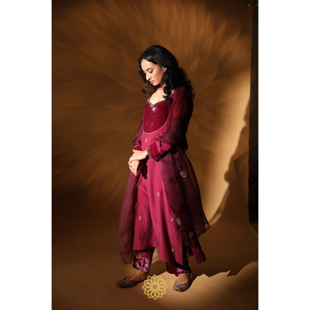 Rhua India Pink Nazreen Straight Kurta with Pant and Dupatta (Set of 3)