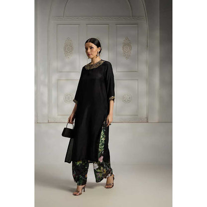 Rivaar by Rocky Star Black Neckline Embellished Kurta