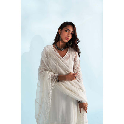 Roze Naira White Dupatta