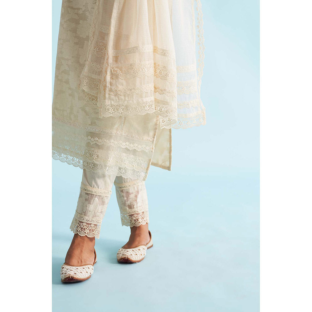 Roze Zaira Off White Kurta with Pant and Dupatta (Set of 3)