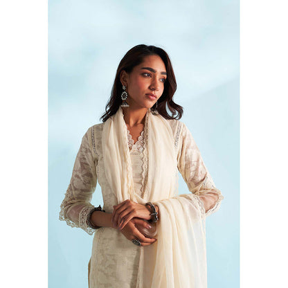 Roze Zaira Off White Kurta with Pant and Dupatta (Set of 3)