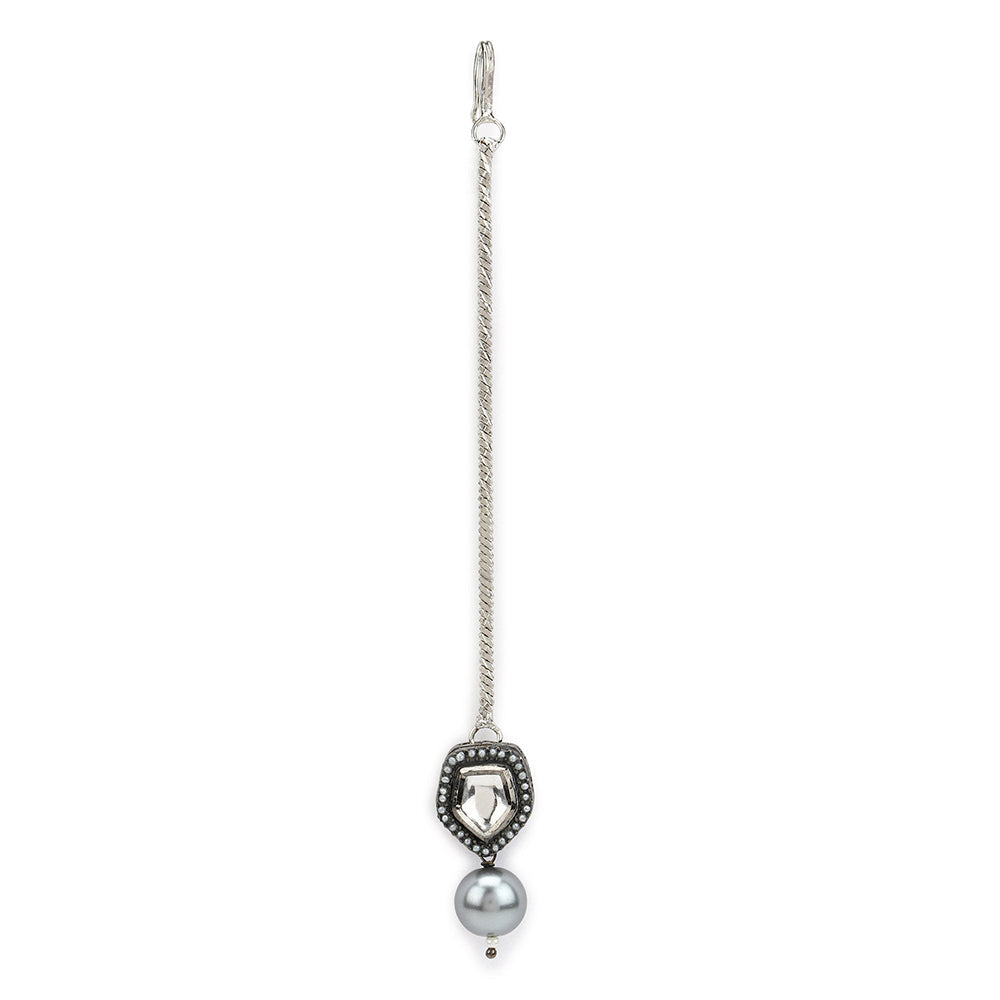 RUBY RAANG STUDIO Nai Fiza Neutraal Silver Pearl Embellished Maang Tikka