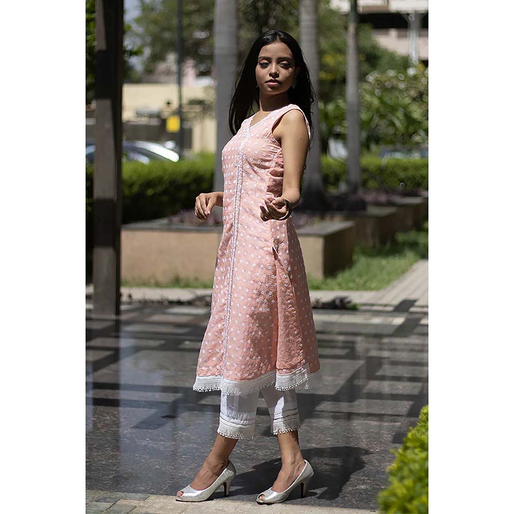 Saatvikei Kesar - Peach Sleeveless Kurta with Pant and Dupatta (Set of 3)